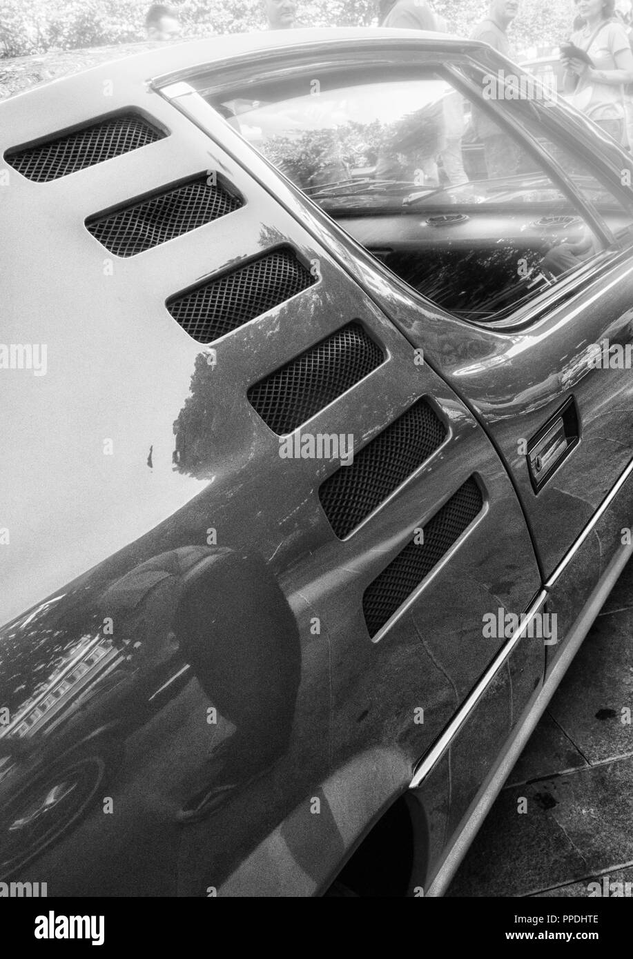 ANCONA , ITALIE - 23 - 2018 : ALFA ROMEO MONTREAL 1976 vieille voiture Banque D'Images