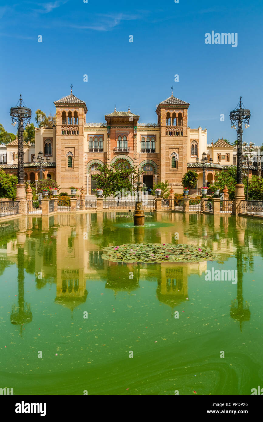 Musée d'Arts Traditionnels des capacités dans le parc Maria Luisa, Séville, Espagne. Banque D'Images