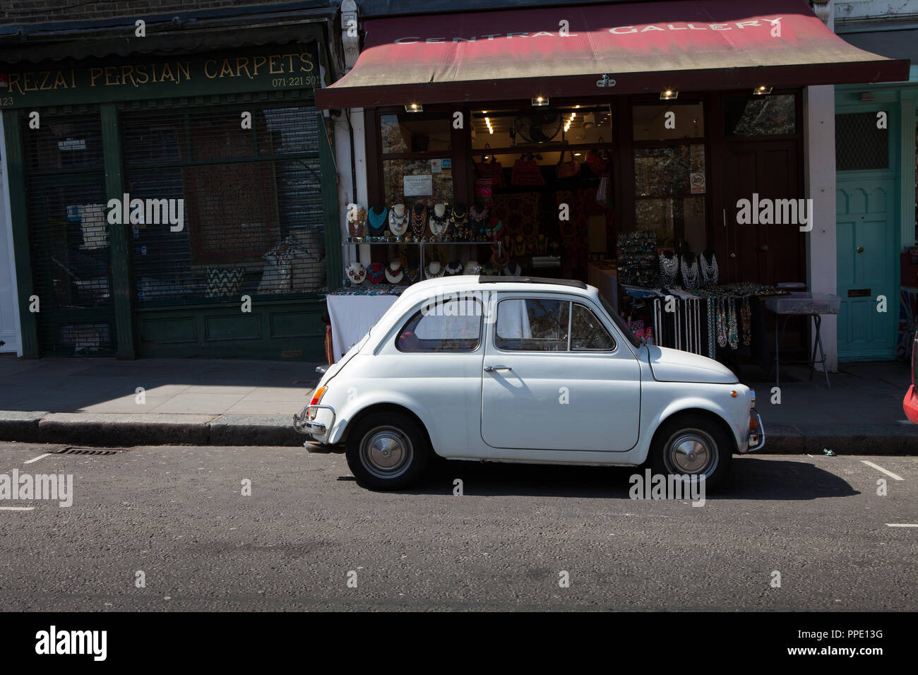 Fiat 500 Classic en stationnement sur la rue Portobello Road, Londres. Banque D'Images