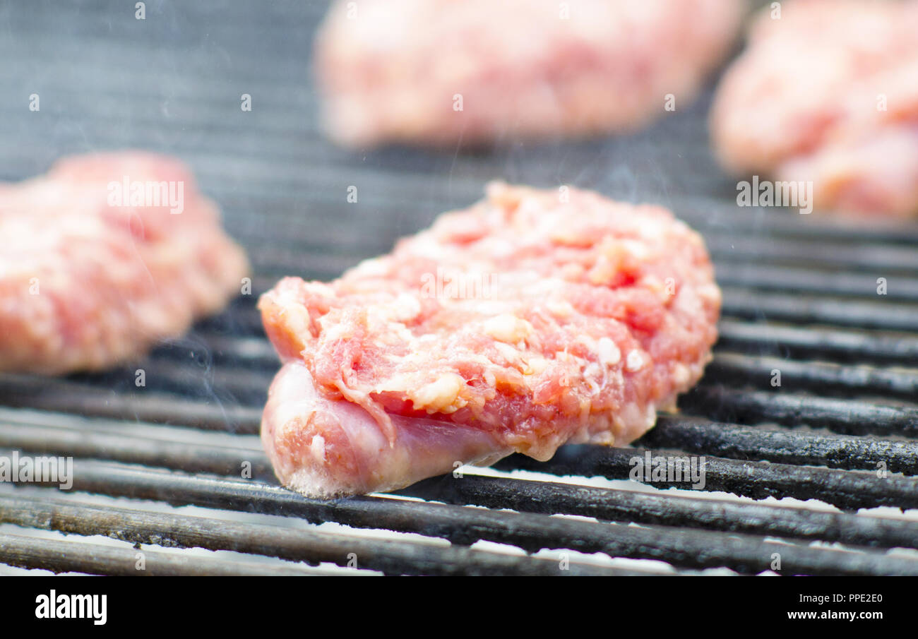 Graisse juteux saucisses au barbecue Banque D'Images