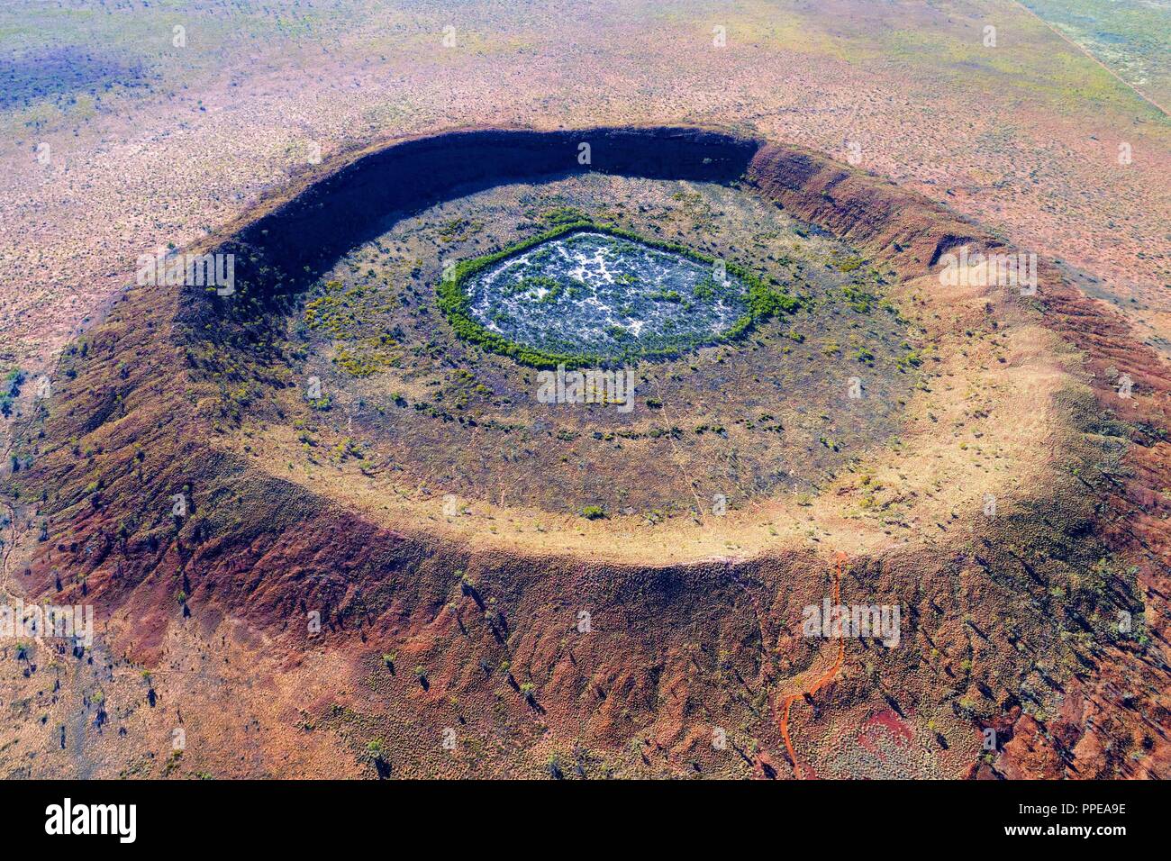 Vue aérienne de Wolf Creek cratère de météorite, Kimberley, au nord-ouest de l'Australie dans le monde entier d'utilisation | Banque D'Images