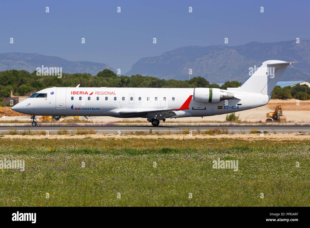 Palma de Majorque, Espagne - 11 mai 2018 : Iberia avion Bombardier CRJ 200 à l'aéroport de Palma de Majorque (PMI) en Espagne. Dans le monde d'utilisation | Banque D'Images