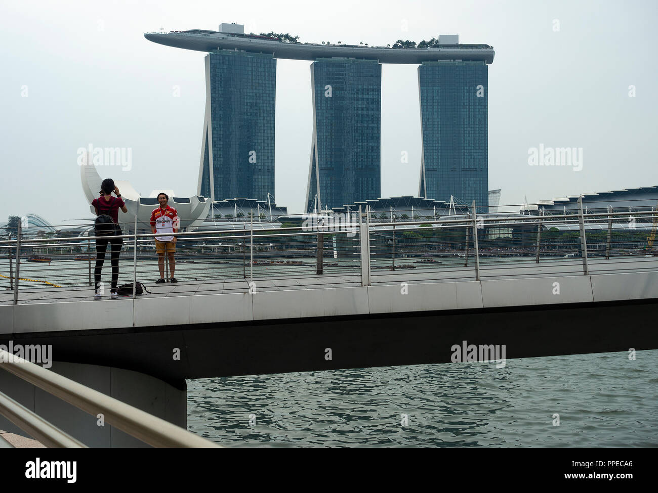 L'emblématique Hôtel Marina Bay Sands et le Musée ArtScience sur la baie au centre-ville de Singapour République de Singapour Asie Banque D'Images