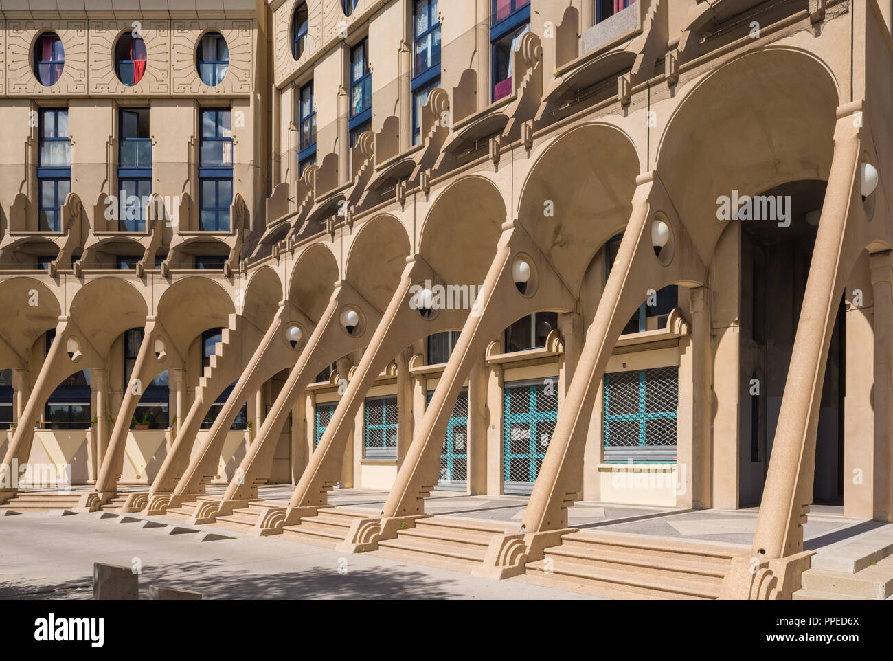 Paris Noisy Le Grand Mont D Est Pave Neuf Les Arenes De Picasso Architecte Manuel Nunez Yanowsky Photo Stock Alamy Paris Noisy Le Grand Mont D Est Pave Neuf Les Arenes De Picasso Architecte Manuel Nunez Yanowsky Photo Stock Alamy