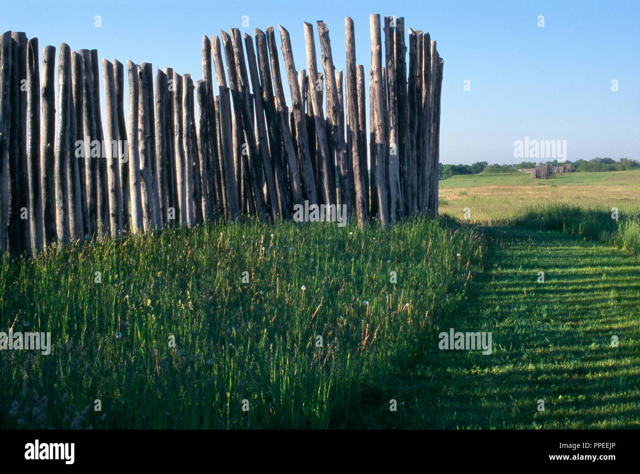 Aztalan State Park, Mississippien moyen Moundbuilder site dans le Wisconsin, mound & partie de village stockade. Photographie Banque D'Images
