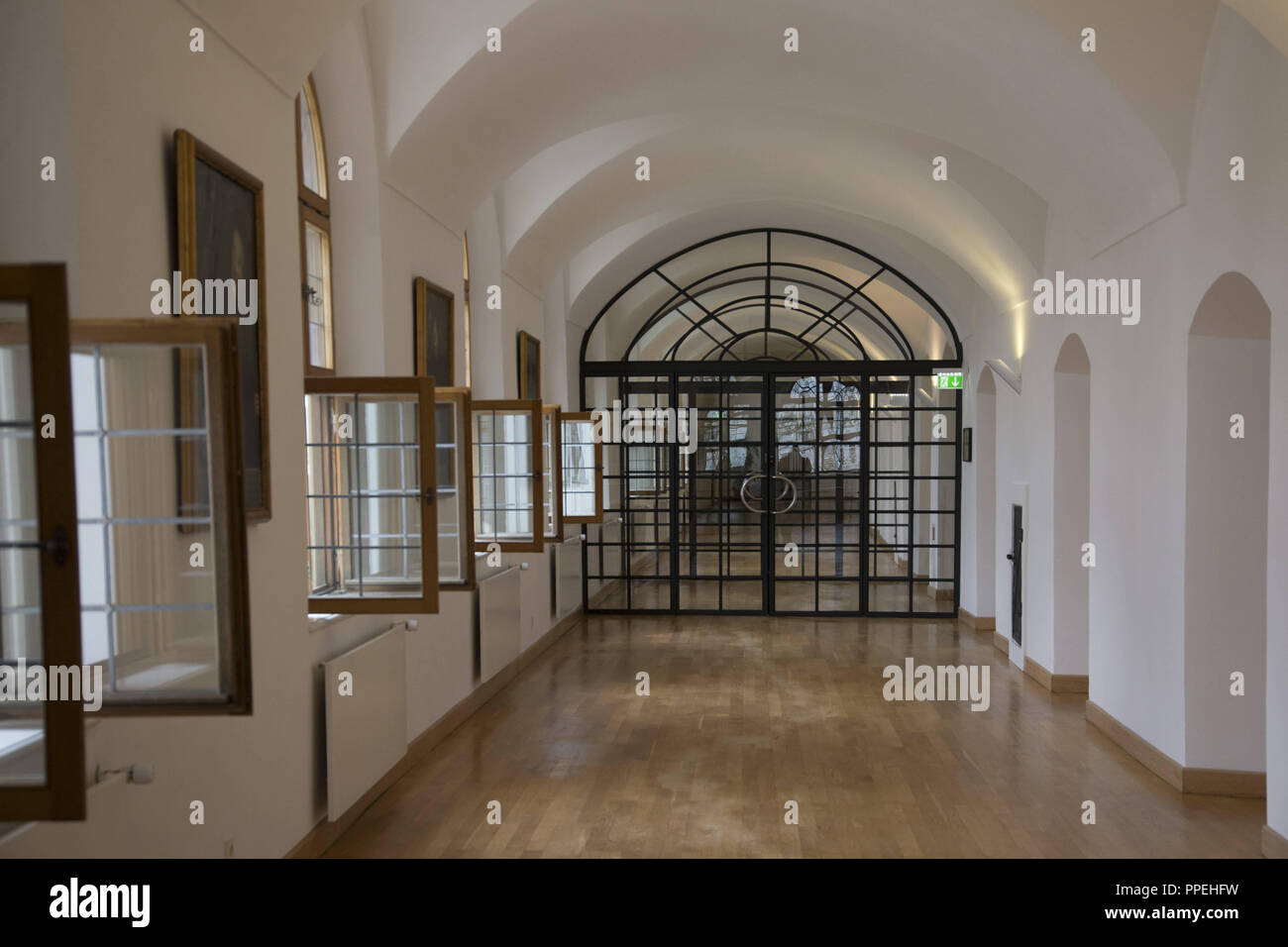 Couloir au centre culturel et éducatif dans l'ancien monastère bénédictin de Seeon sur Seeoner Voir. Banque D'Images