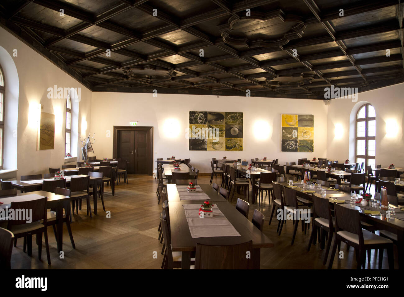 Salle à manger du centre culturel et éducatif dans l'ancien monastère bénédictin de Seeon sur Seeoner Voir. Banque D'Images