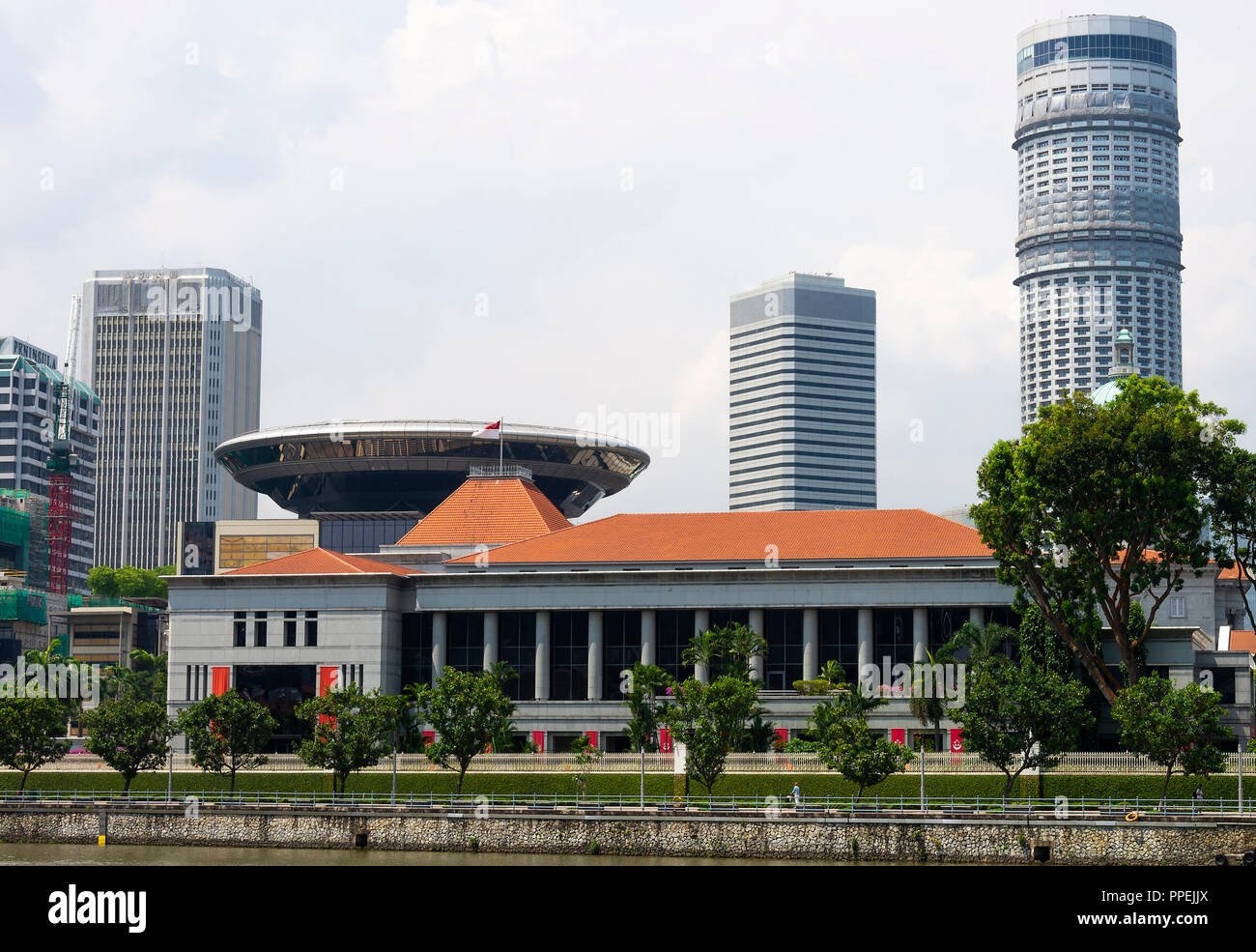 Parlement avec la Cour suprême du bâtiment Swissotel Stamford court et Peninsula Plaza et les hôtels Excelsior du centre-ville de Singapour Asie Banque D'Images