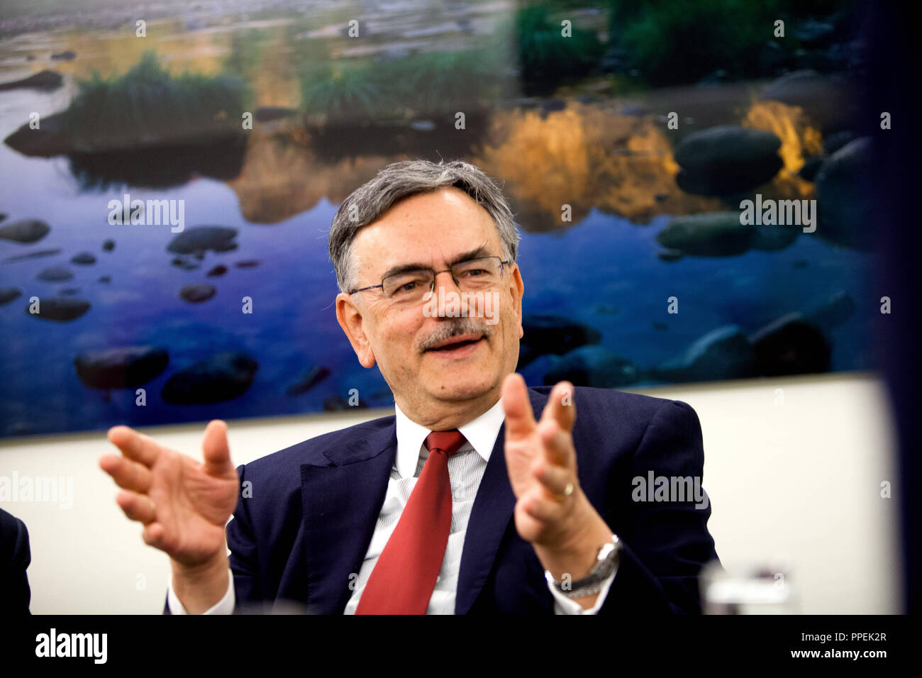 Après sept années de planification et de construction, le nouveau centre de recherche du centre cardiaque Allemand Munich (DHM) s'ouvre dans l'Lazarettstrasse. Dans l'image Wolfgang A. Herrmann, Président de l'Université technique de Munich (TUM). Banque D'Images