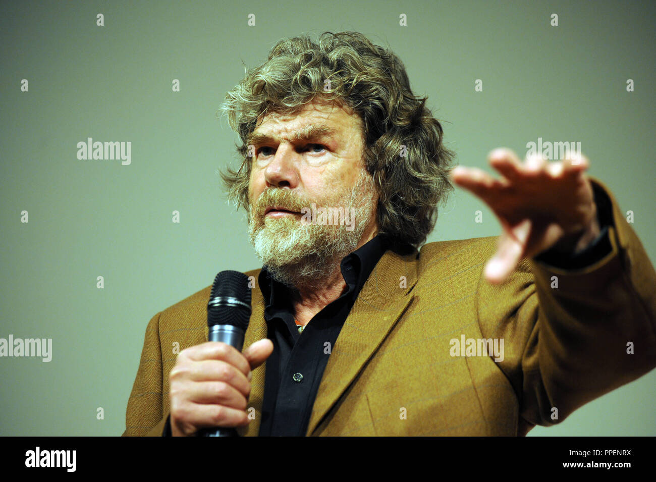 Le Tyrol du Sud et de l'alpiniste Reinhold Messner de l'auteur parle de la Première Guerre mondiale dans son pays natal à l'occasion de l'exposition de Robert Musil 'chant de la mort' dans la maison de la littérature de Munich. Banque D'Images