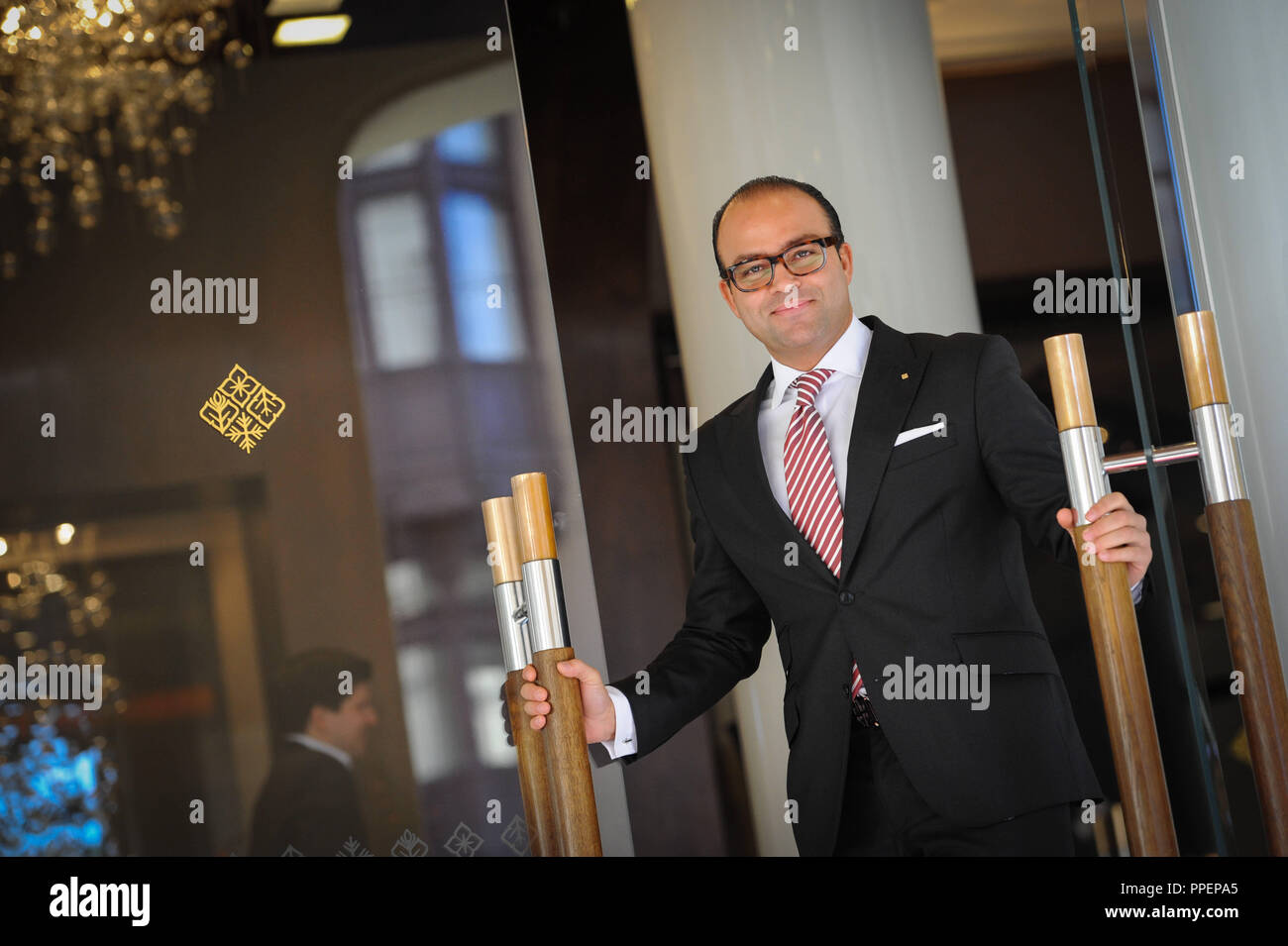 Torabi Bardia, directeur de l'hôtel et directeur adjoint de l'hôtel "Vier Jahreszeiten Kempinski" à Munich. Banque D'Images