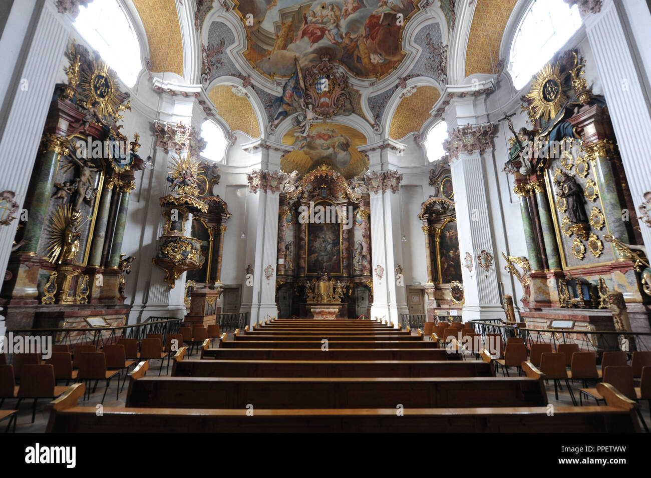 L'église abbatiale de saint Anna, construit dans un style rococo au début du 18e siècle à Sankt Anna Platz à Lehel. Banque D'Images
