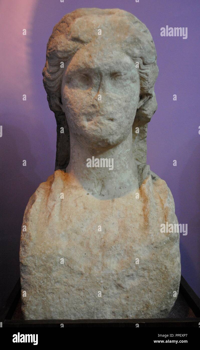 Déesse Déméter. Buste. En. 4ème siècle avant J.-C.. Musée historique et archéologique de Kertch. République autonome de Crimée. L'Ukraine. Banque D'Images Déesse Déméter. Buste. En. 4ème siècle avant J.-C.. Musée historique et archéologique de Kertch. République autonome de Crimée. L'Ukraine. Banque D'Images