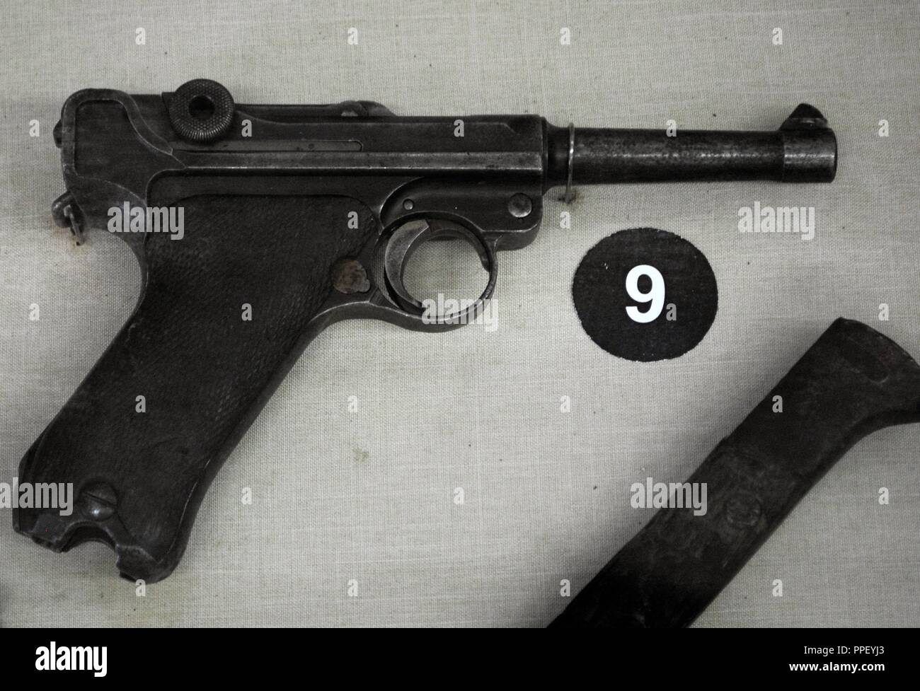 Pistolet Parabellum allemand, connu sous le nom de Luger. Utilisé au cours de la Première et Deuxième Guerre mondiale. Musée de la flotte de la mer Noire. Sébastopol. L'Ukraine. Banque D'Images