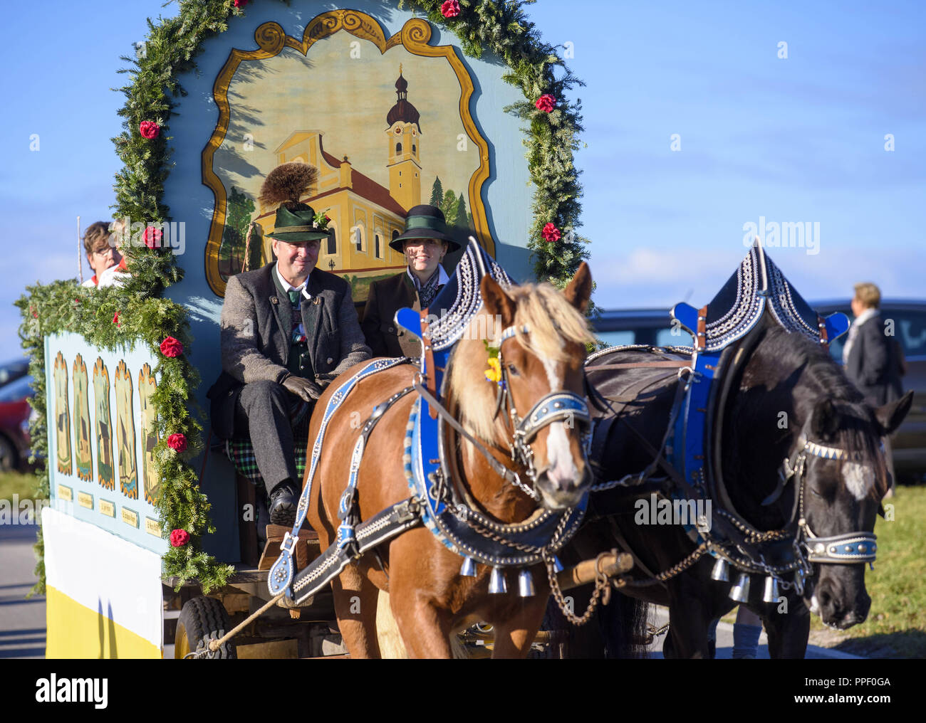 Leonhardifahr à Murnau en l'honneur de Saint Léonard, patron des chevaux, avec de nombreux entraîneurs et les chevaux décorés Banque D'Images