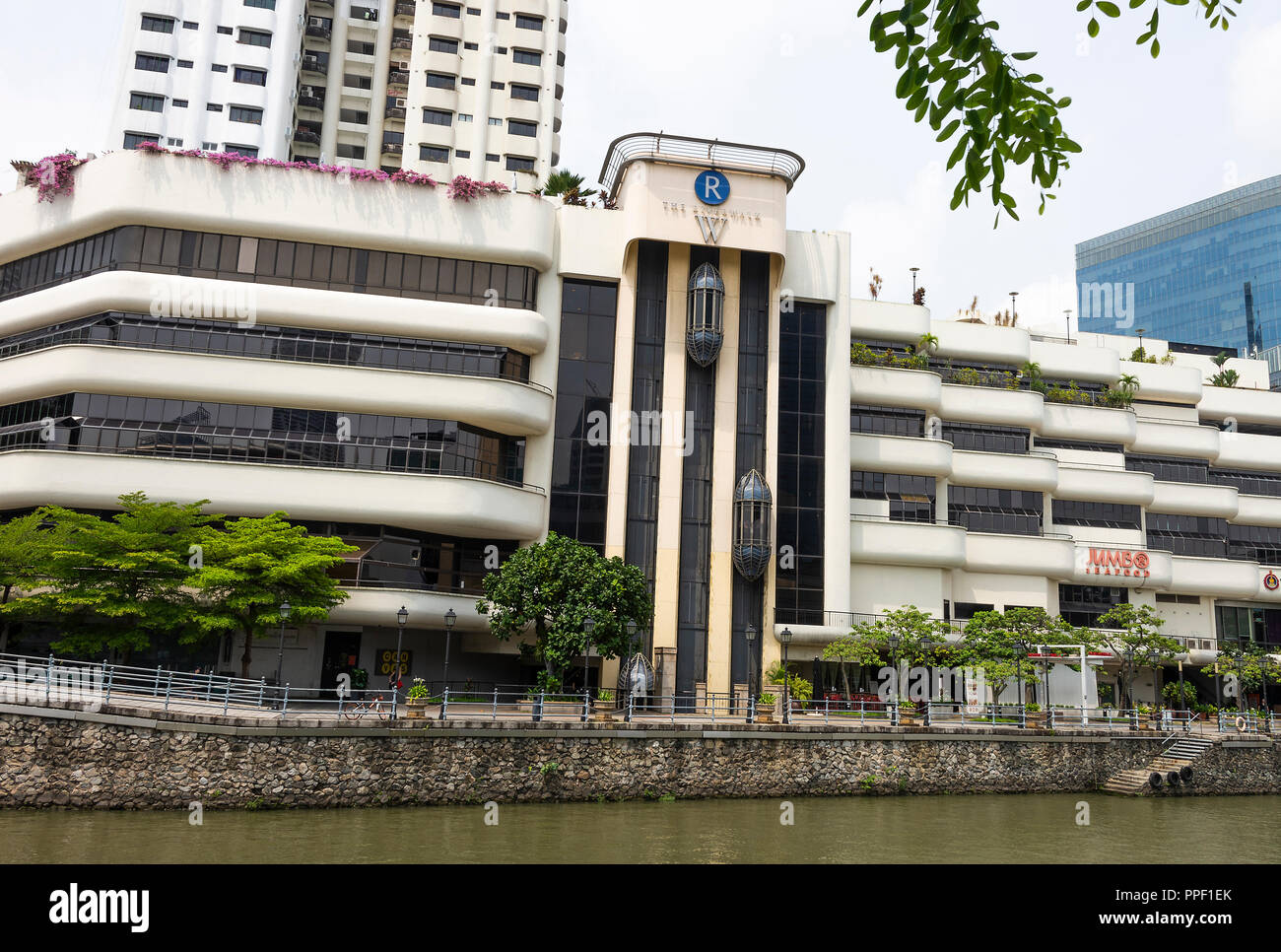 La magnifique Riverwalk Vacances les tours d'immeuble sur la rive sud de la rivière Singapour à Boat Quay République de Singapour Asie Banque D'Images