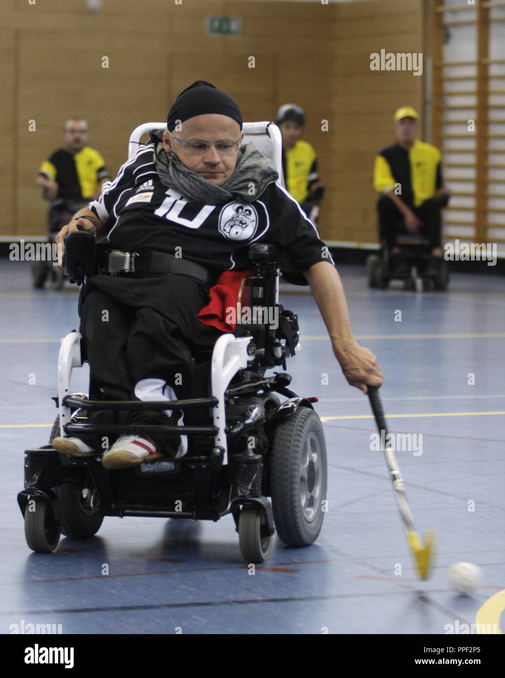 Compétition internationale de hockey en fauteuil roulant électrique.  Animaux de Munich contre l'équipe de rêve Milano. Animaux de Munich Utz  Roland Photo Stock - Alamy