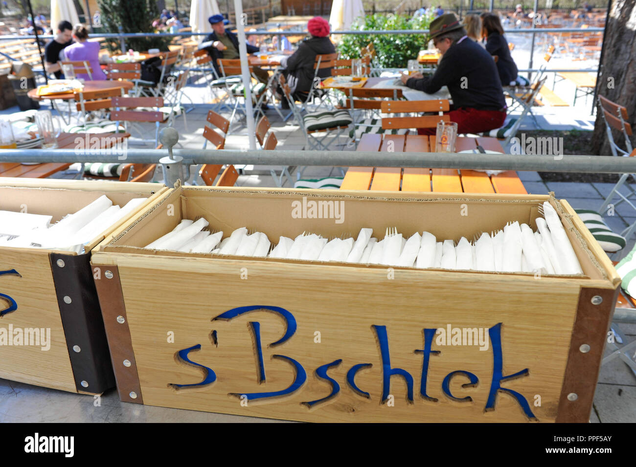 Le jardin de bière , après il a été rénové par le nouveau propriétaire Wiggerl Gästehaus Winkler. Banque D'Images