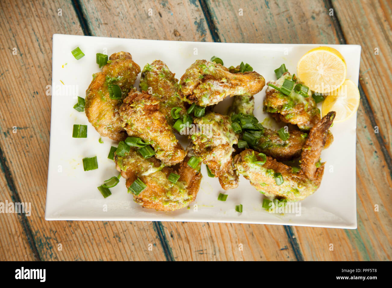 Ailes de poulet piment vert Banque D'Images