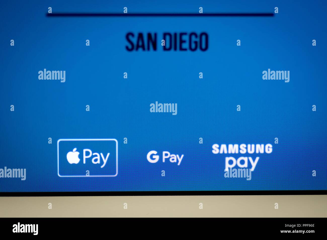 Terminal de Paiement NFC-powered affichage, payer payer Google Apple et Samsung payer au café un convoi sur Street, San Diego's Asian Restaurant Row, en août 2018. Dans le monde d'utilisation | Banque D'Images