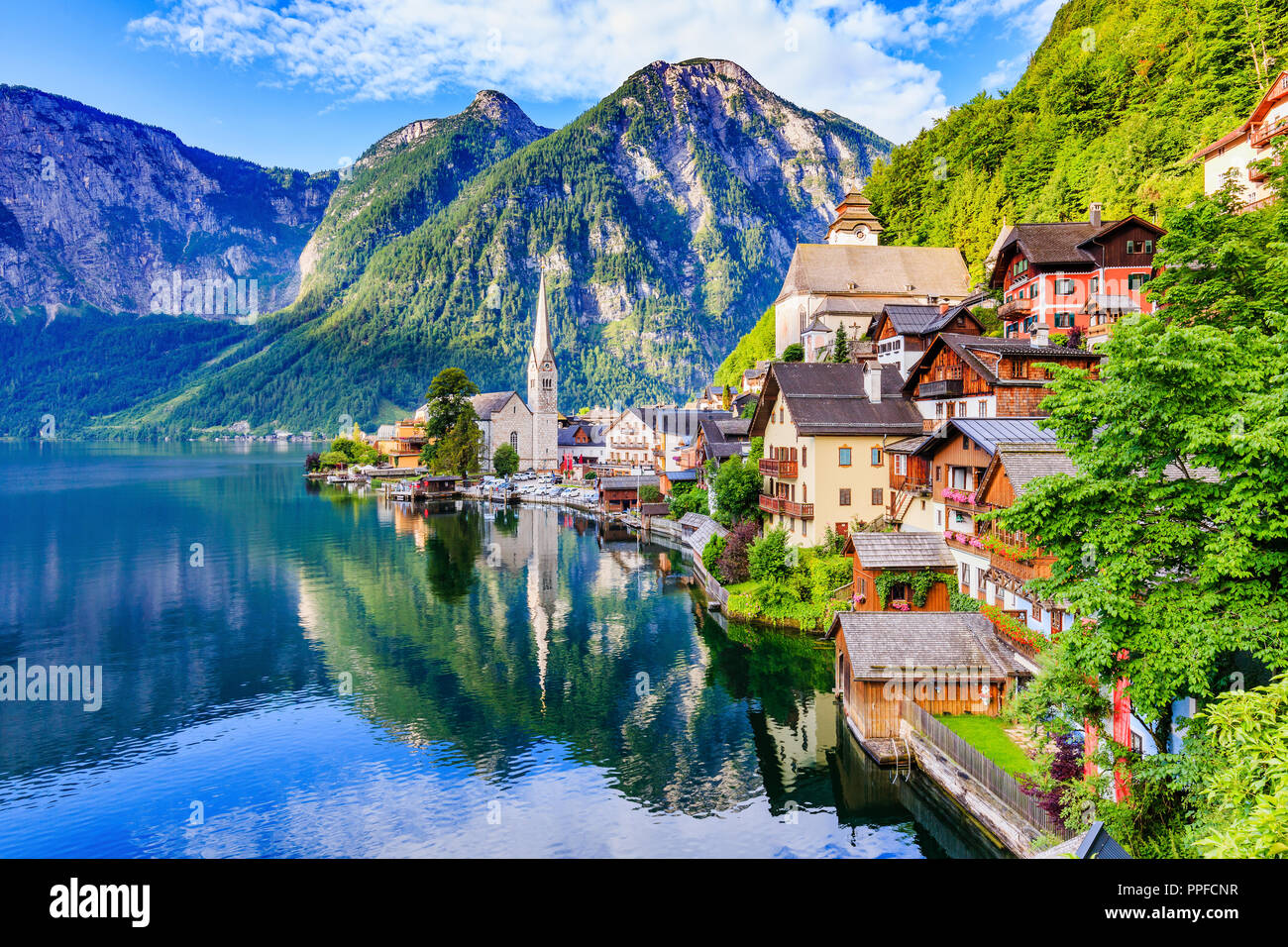 Hallstatt, Autriche. Village de montagne dans les Alpes autrichiennes. Banque D'Images