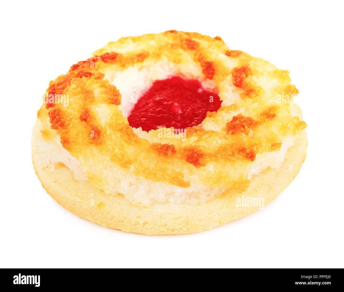 Biscuit mou avec de la confiture de fraise, isolated on white Banque D'Images