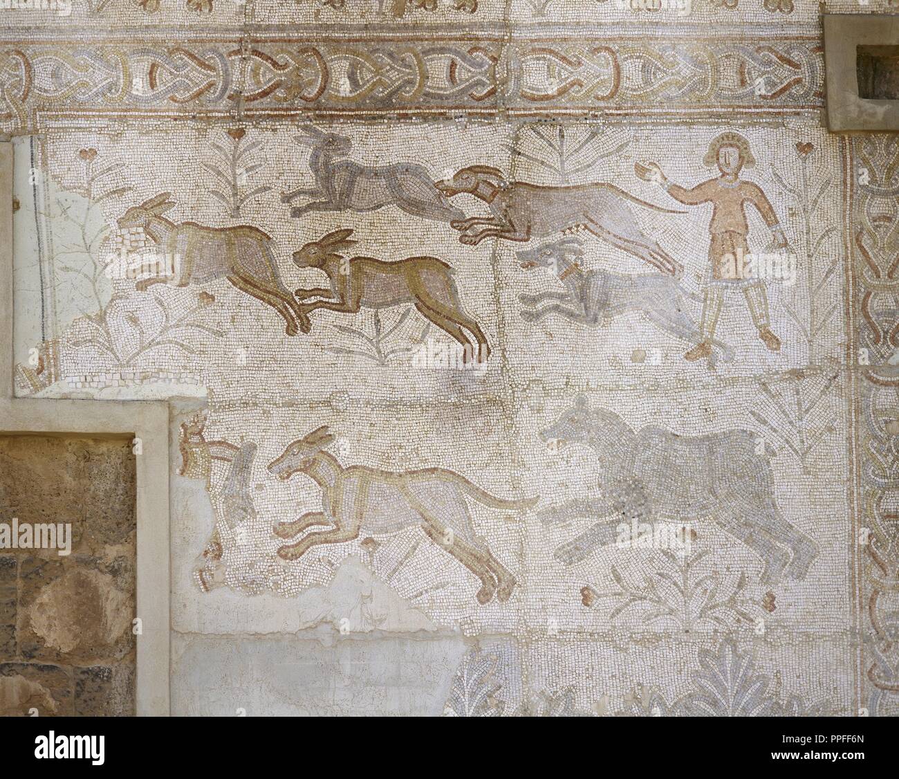 La Syrie. Bosra (Busra al-sham). District de Deraa. Mosaïque romaine, 6e siècle, découvert dans le théâtre. Scène de chasse chiens de chasse (lièvre). Banque D'Images