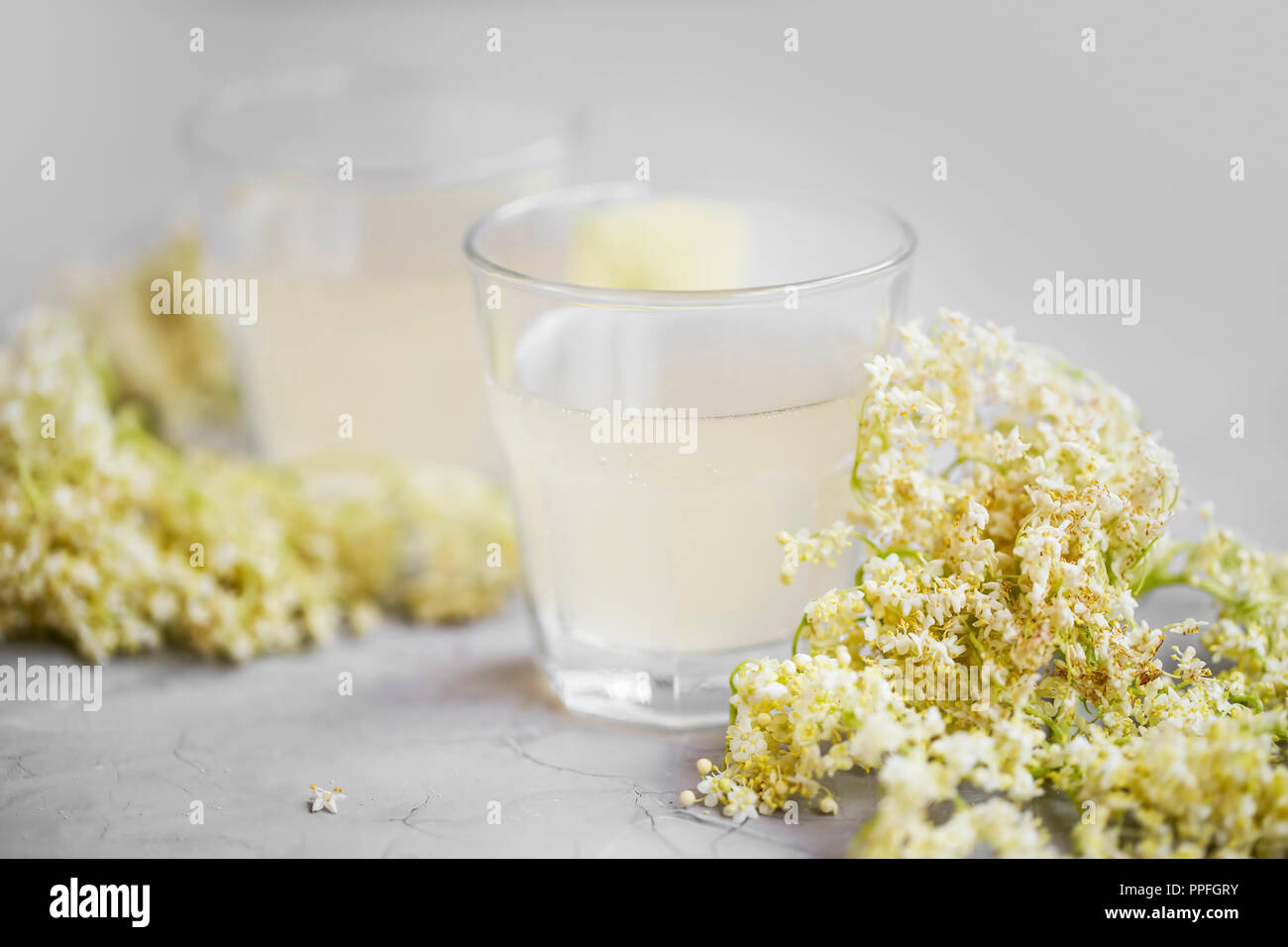 Sureau limonade fermentée ou de jus, boissons de l'été en bonne santé Banque D'Images