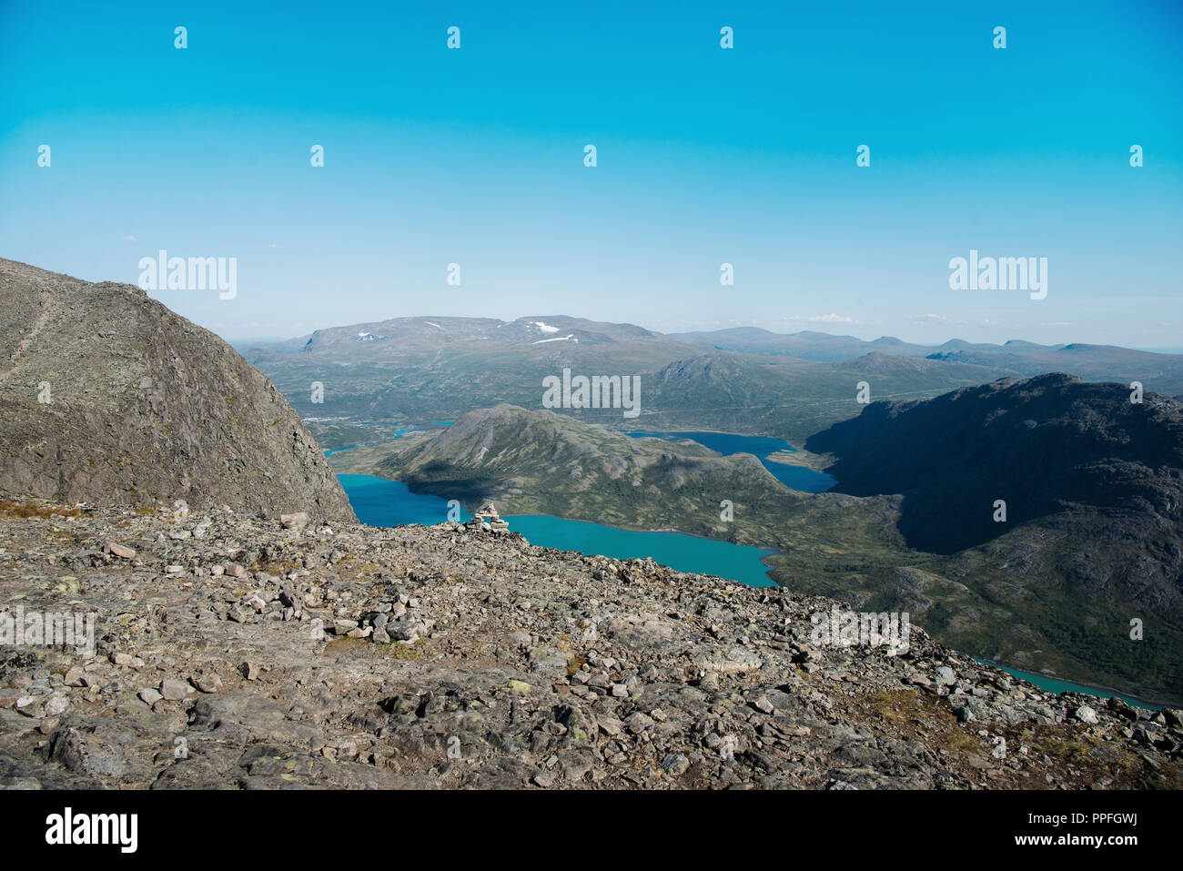 Beau paysage avec lac Gjende, Besseggen Ridge, le parc national de Jotunheimen, Norvège Banque D'Images