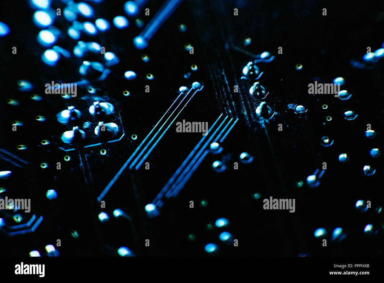 Conseil de l'ordinateur couleur bleu ciel de près. Banque D'Images