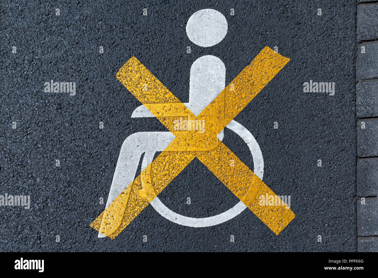 Barré mobilité signe sur un parking, Allemagne Banque D'Images