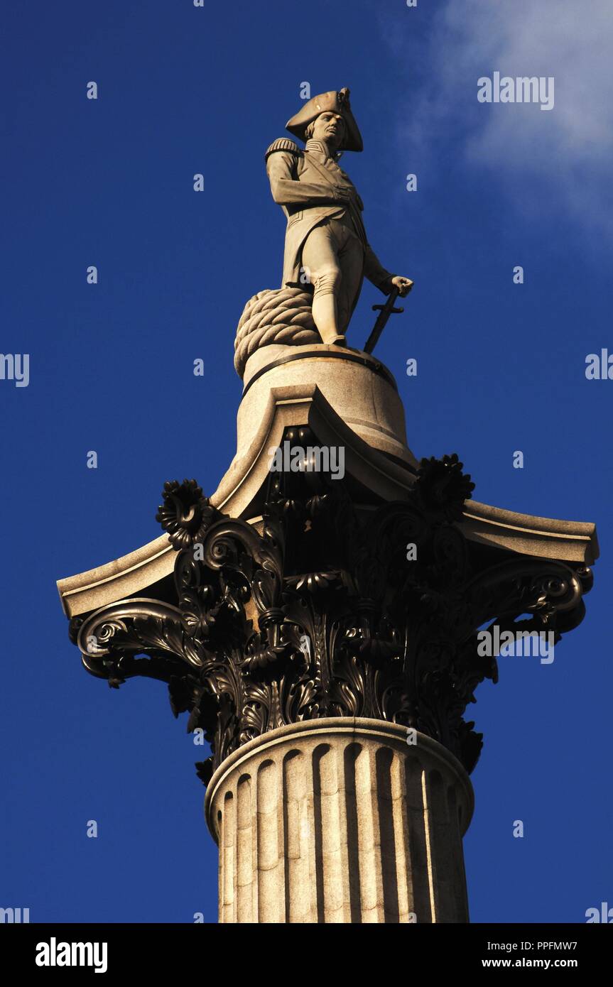 La colonne Nelson (1840-1843). Conçu par William Railton (1800-1877), a été construit pour commémorer l'amiral Horatio Nelson (10 Downing Street). Ordre corinthien et Dartmor granit. Il est couronné par la statue en grès de Craigleith de Nelson, par Edward Hodges Baily (1788-1867). Trafalgar Square. Londres. United Kingdom. Banque D'Images