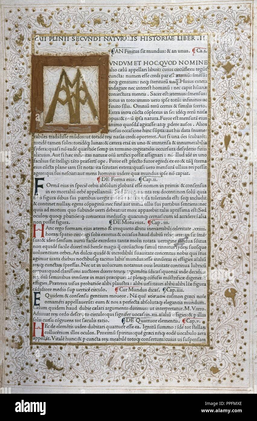 Pline l'Ancien (né Gaius Plinius Secundus, AD 23-79). L'écrivain romain. 'NATURALIS HISTORIA" (Histoire Naturelle). Collection de légendes et des opinions populaires y compris un bon nombre de nouvelles scientifiques. Page d'un incunible Renaissance-Venetian avec style polychromé initiale. Venise, 1472. Banque D'Images