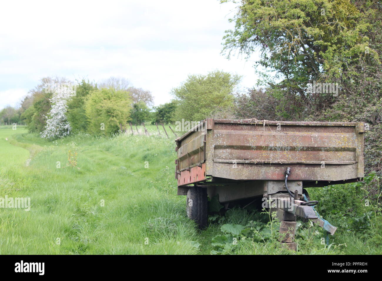 Machines agricoles abandonnées en France Banque D'Images