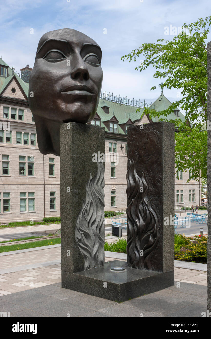 Prendre son envol - section d'une sculpture extérieure de Jules Lasalle. Les jardins de l'Hôtel de Ville, Ville de Québec, Québec, Canada Banque D'Images