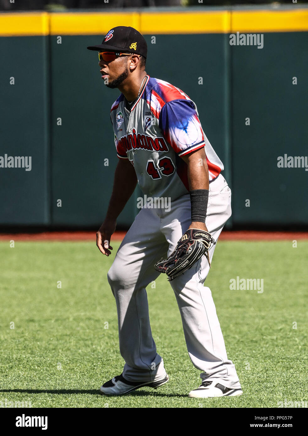 Alfredo Marte de Republica Dominicana. . Acciones, durante el partido de beisbol entre Criollos de Caguas de Puerto Rico contra las Águilas Cibaeñas Banque D'Images