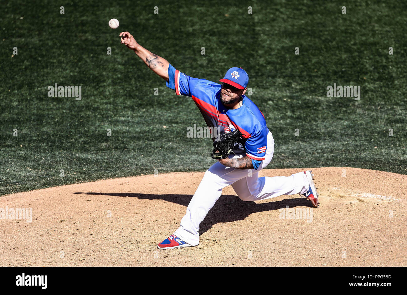 Joe Colon pitcher relevo . Acciones, durante el partido de beisbol entre Criollos de Caguas de Puerto Rico contra las Águilas Cibaeñas de Republica Do Banque D'Images