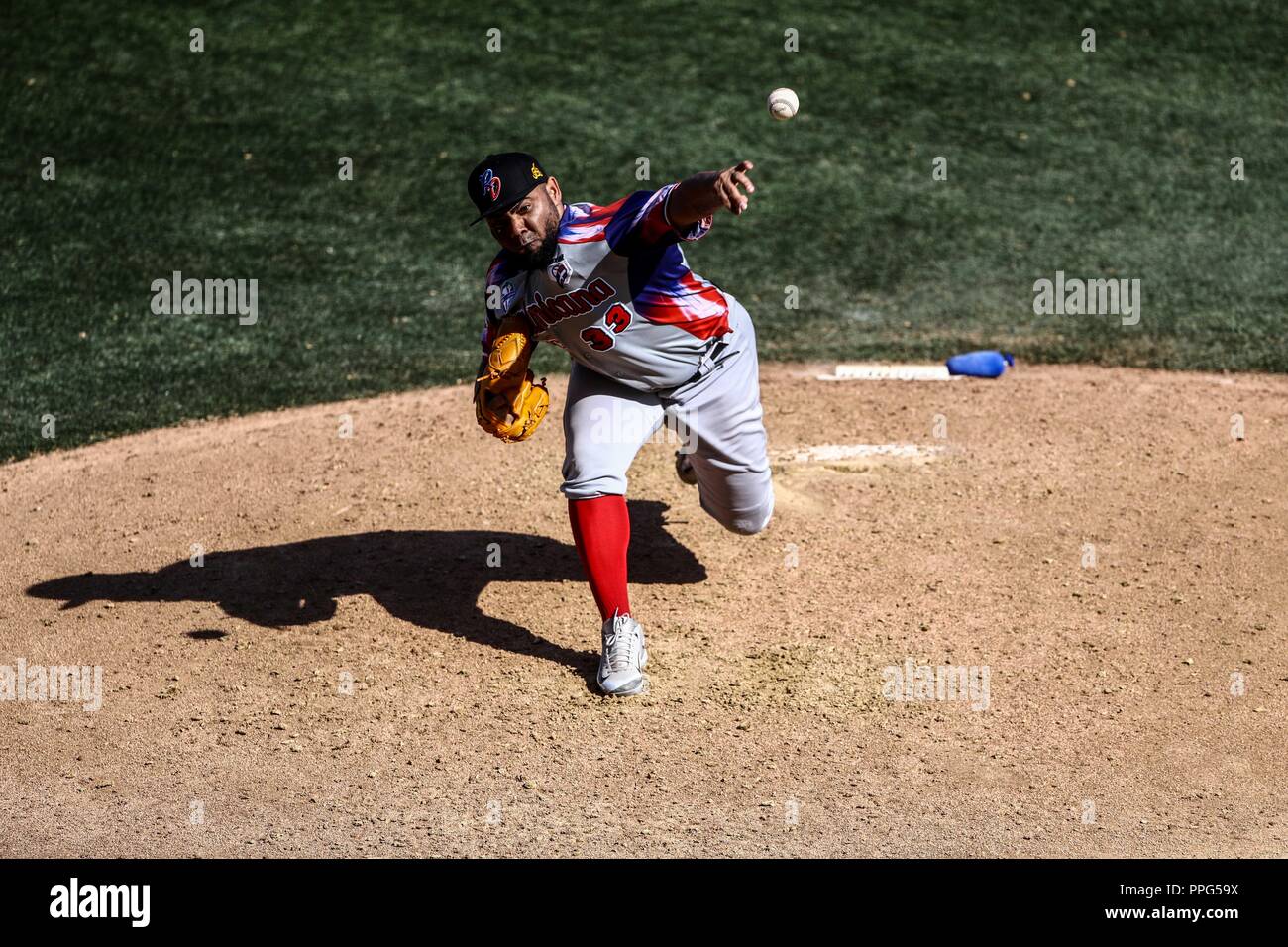 Francisley Bueno pitcher abridor de Dominicana. . Acciones, durante el partido de beisbol entre Criollos de Caguas de Puerto Rico contra las Águilas Banque D'Images