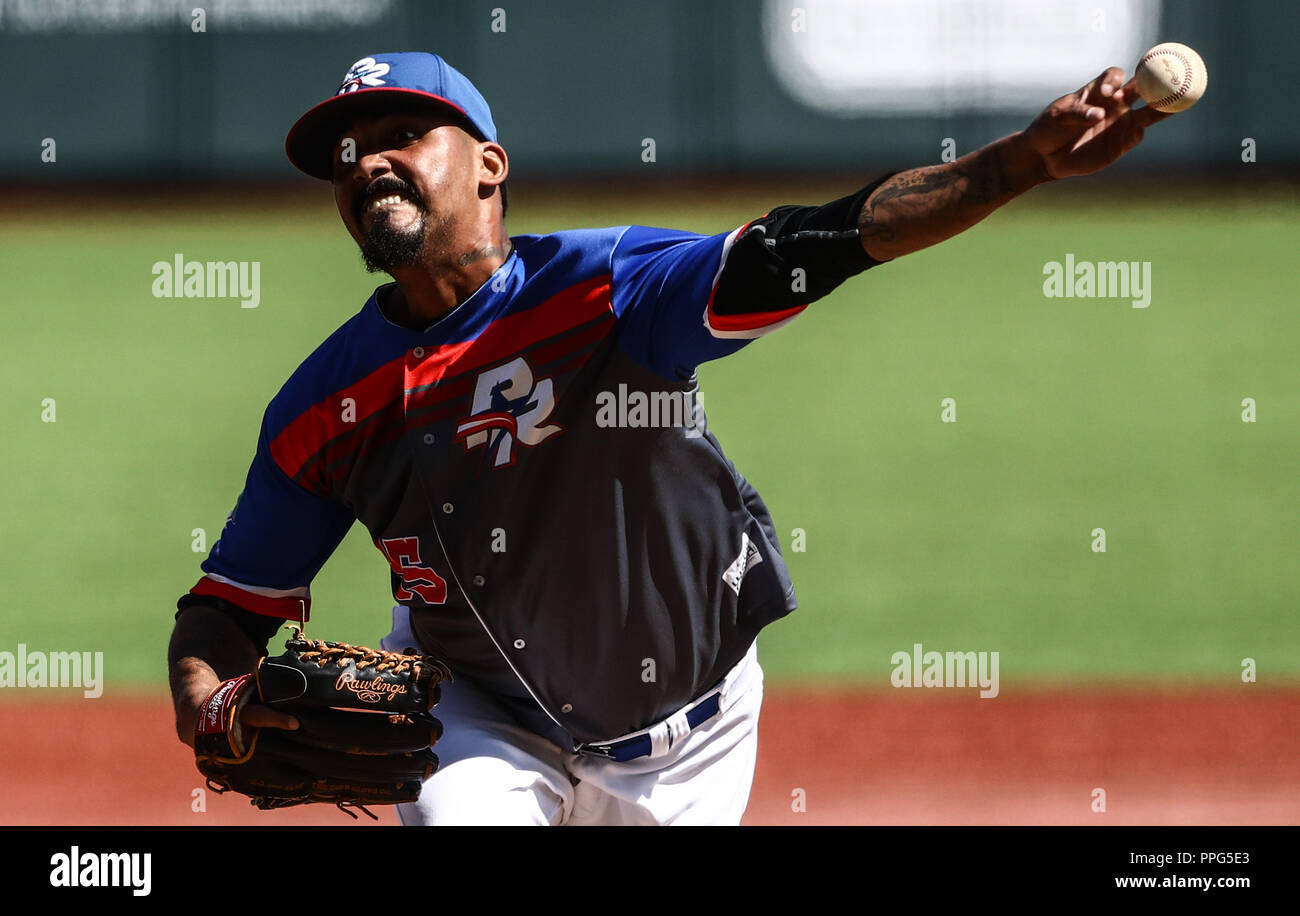 Giovanni Soto. . Acciones, durante el partido de beisbol entre Criollos de Caguas de Puerto Rico contra las Águilas Cibaeñas de Republica Dominicana, Banque D'Images