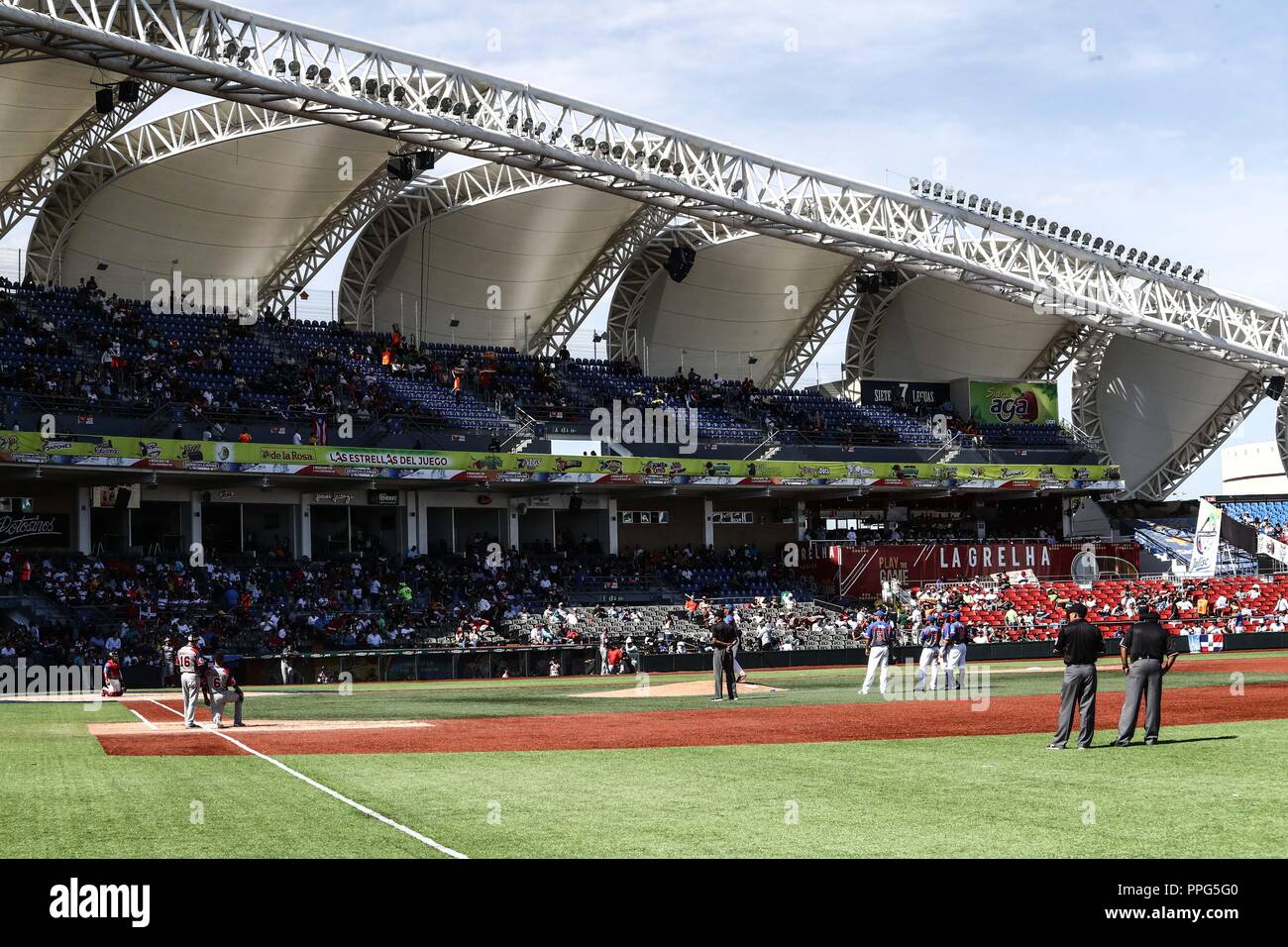 Acciones, durante el partido de beisbol entre Criollos de Caguas de Puerto Rico contra las Águilas Cibaeñas de Republica Dominicana, durante la Serie Banque D'Images