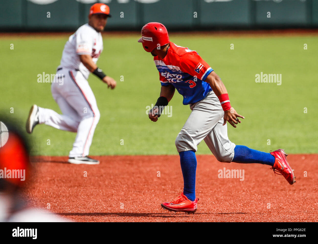 . Partido de beisbol de la Serie del Caribe con el Encuentro entre Caribes de Anzoátegui (de Venezuela contra los Criollos de Caguas de Puerto Rico en Banque D'Images