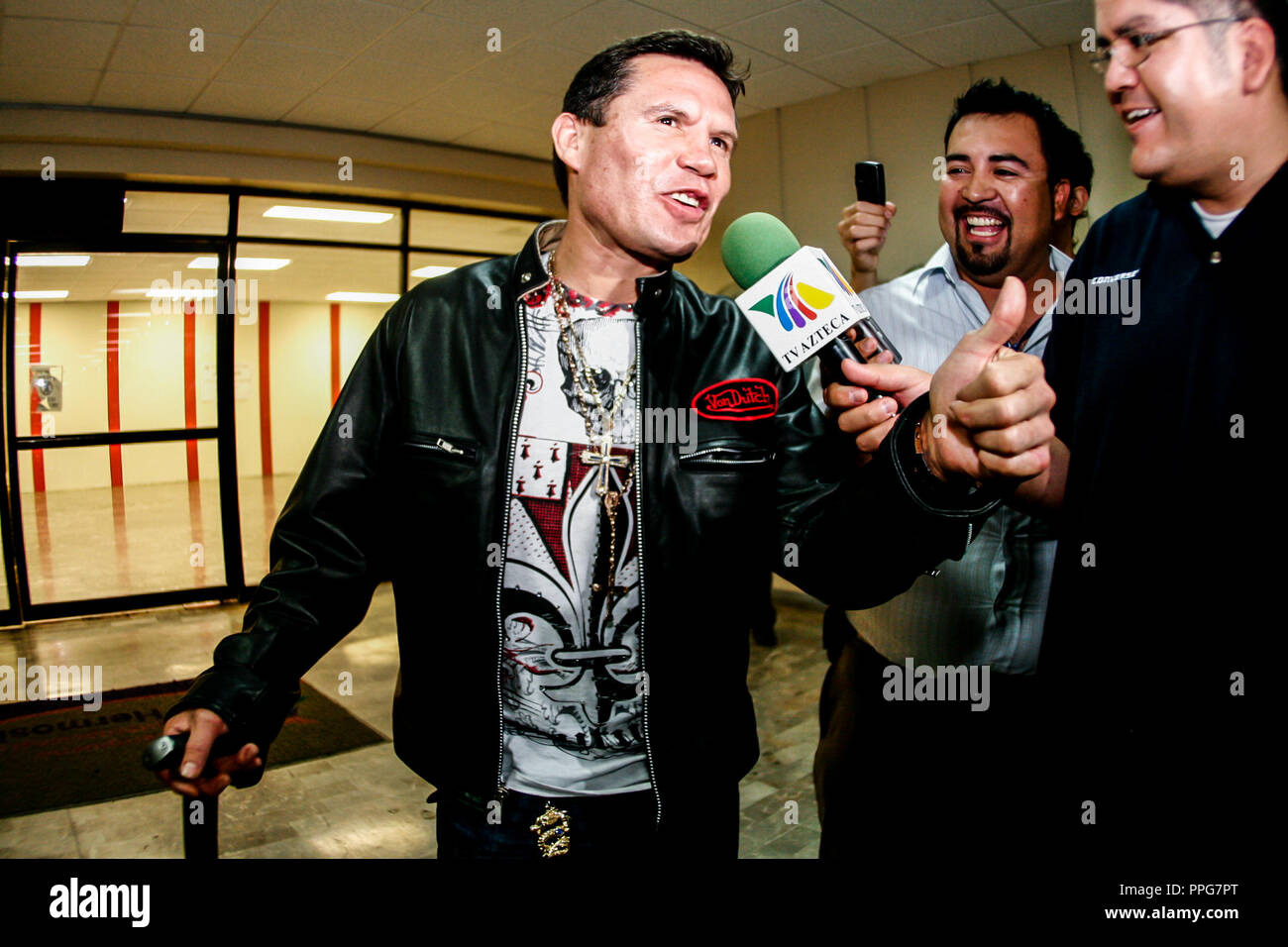 Julio Cesar Chavez, ancien boxeur mexicain et champion du monde à l'aéroport de Hermosillo. (Photo : Luis Gutierrez / NortePhoto) Banque D'Images