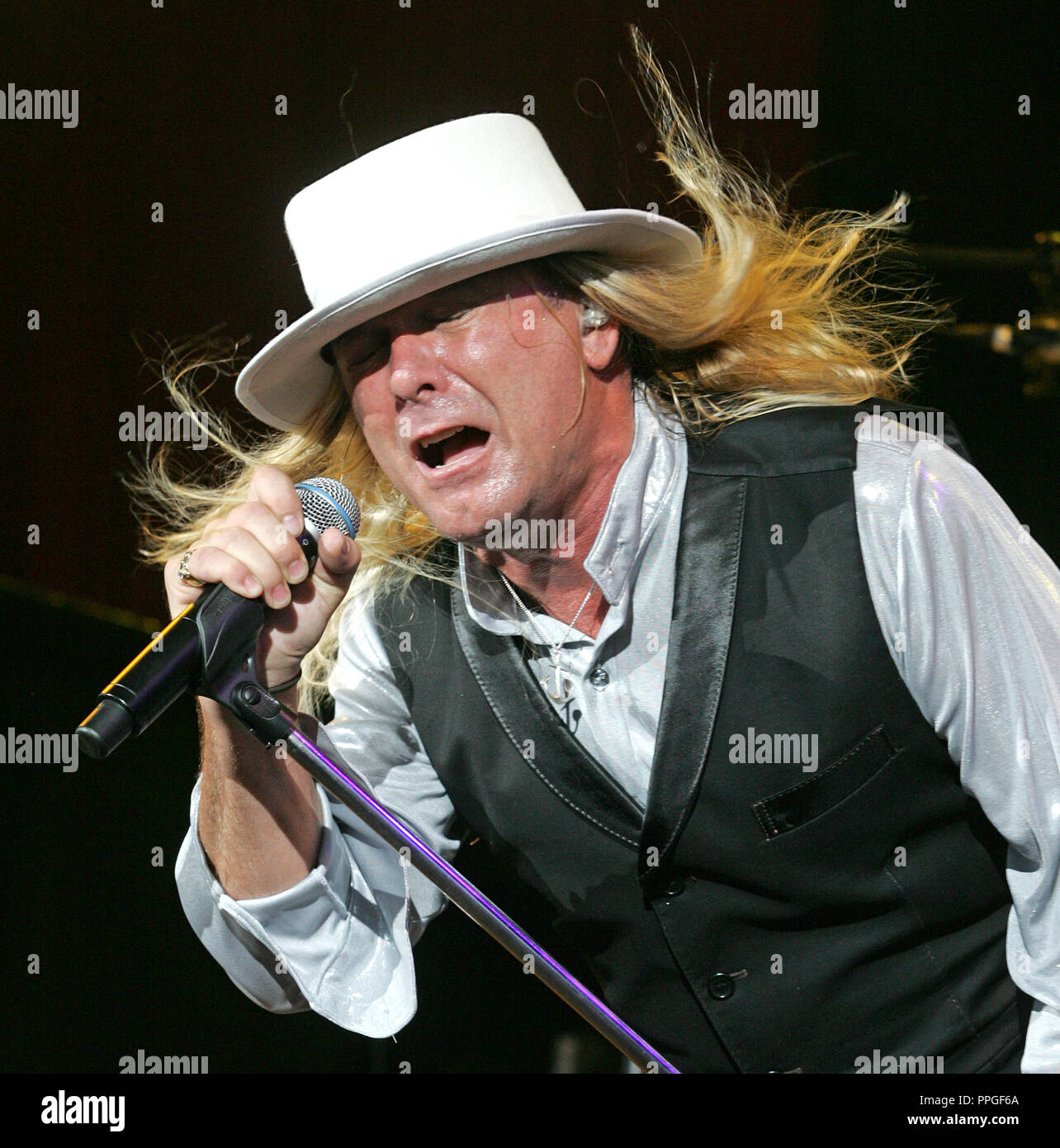 Robin Zander de Cheap Trick se produit en concert à l'Amphithéâtre Cruzan à West Palm Beach, Floride le 13 août 2009. Banque D'Images