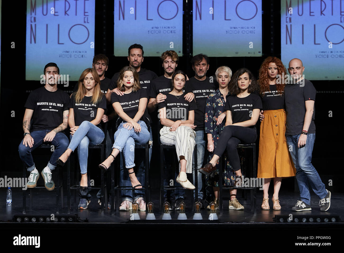 Madrid, Madrid, Espagne. 13 Sep, 2018. Pablo Pujol, Adriana, Torrebejano Rujas Fernando Vaquero, Ana, Ana Escribano, Miquel GARCÍA-a Borda, Sergio Blanco, Lorena de Orte, Paula Moncada, DÃ-cad Flores et Victor Conde vu posant pour la caméra à Ayala Theatre pendant la 'Muerte en el Nilo' théâtre présentation. Crédit : A. Perez Meca/SOPA Images/ZUMA/Alamy Fil Live News Banque D'Images