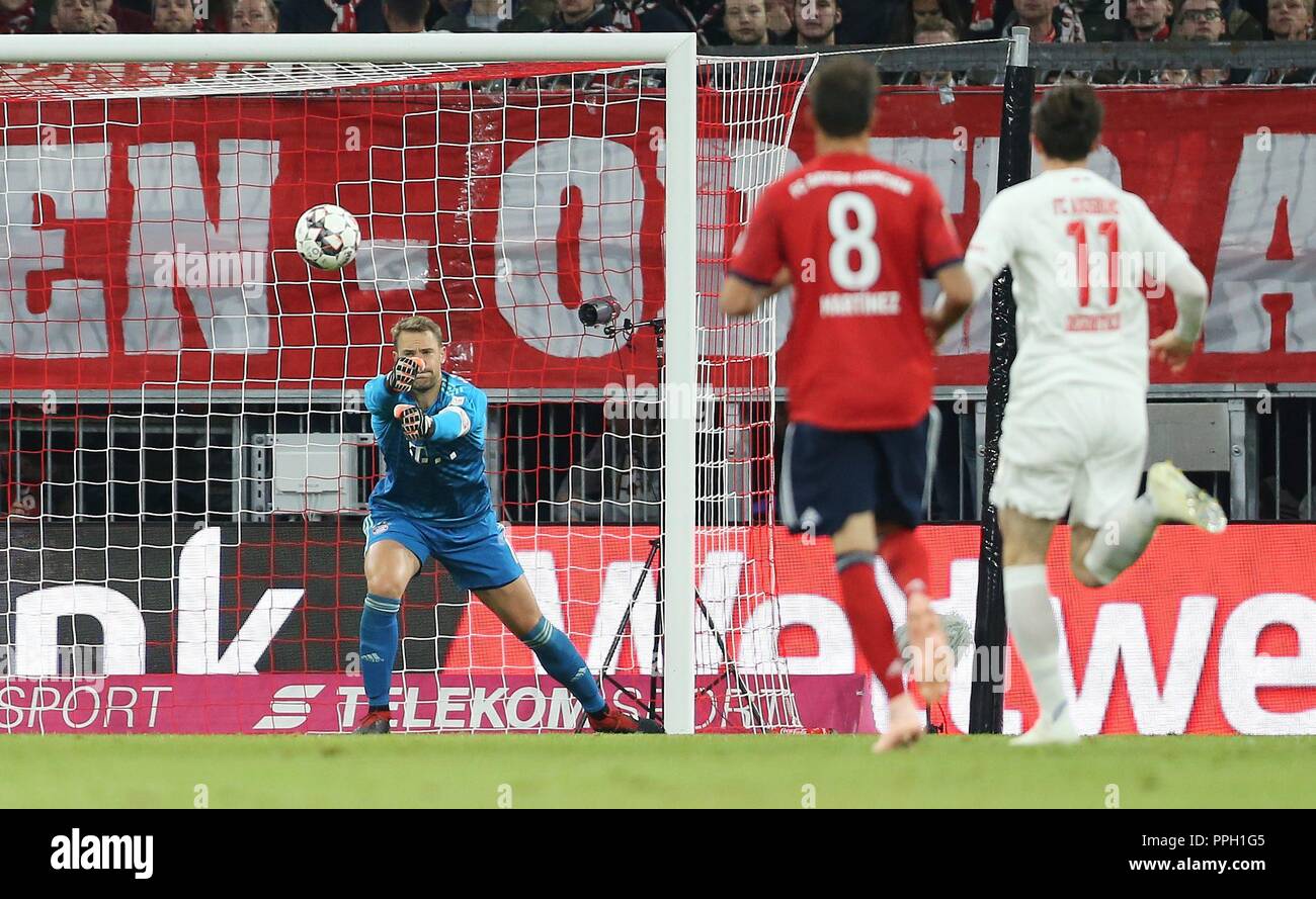 Firo : 25.09.2018 Fuvuball, Football : 1.Bundesliga FC Bayern Munich - FC Augsburg, gardien de but Manuel Neuer, le FC Bayern, Munich, Munich | conditions dans le monde entier Banque D'Images