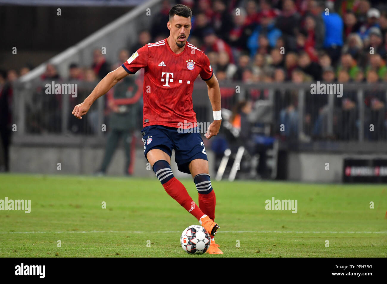 Sandro Wagner (FC Bayern Munich), Action, simple action, seule image, Cut Out, Full Body Shot, Figure d'ensemble. Le football 1. 5.Bundesliga, journée, journée05, Bayern München M) - FC Augsburg (A) 1-1, le 25.09.2018 dans Muenchen ALLIANZARENA, DFL RÈGLEMENT INTERDIT TOUTE UTILISATION DE PHOTOGRAPHIE COMME DES SÉQUENCES D'IMAGES ET/OU QUASI, Vidéo | dans le monde entier Banque D'Images