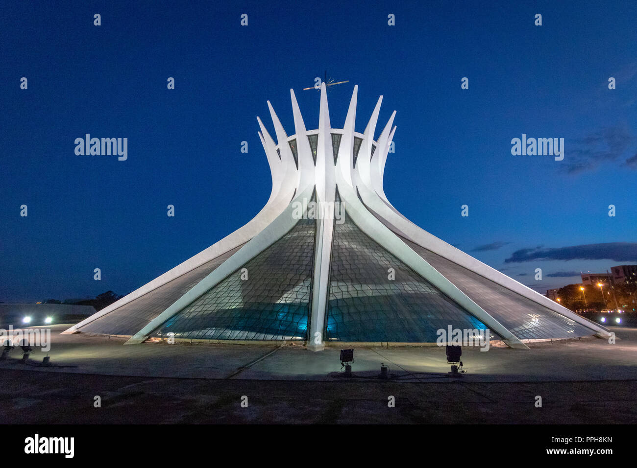 La Cathédrale de Brasilia de nuit - Brasilia, Brésil Banque D'Images