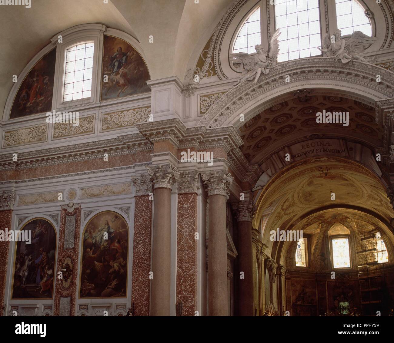 À AL PRESBITERIO PODEMOS VER LA CAIDA DE SIMON EL MAGO DE PIERRE-CHARLES TREMOLLIERE Y LA CRUCIFIXION DE SAN PEDRO DE NICOLA RICCIOLINI. Auteur : Michel-Ange. Lieu : Eglise de Santa Maria degli Angeli e dei Martiri. Rome. ITALIA. Banque D'Images