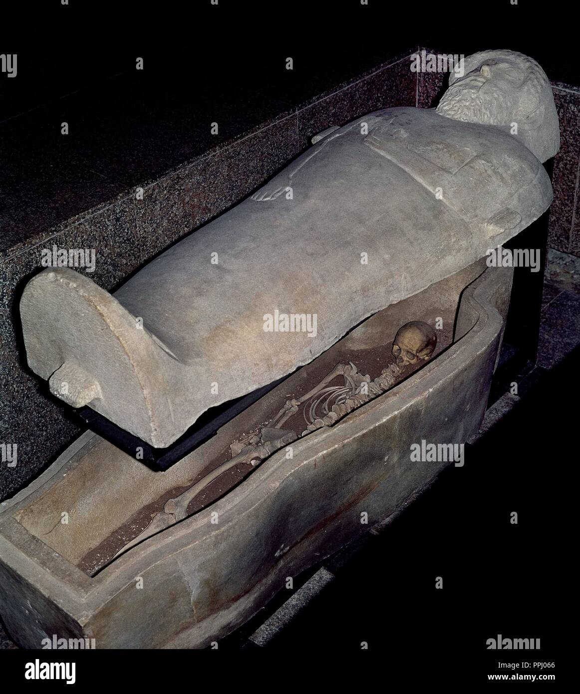 Les droits de l'homme PHÉNICIEN EN FORME-SACOPHAGUS - 5ème-4ème CENTIRUES - BCE DE PUNTA DE VACA. Emplacement : MUSEO DE ARQUEOLOGIA DE CADIX. L'ESPAGNE. Banque D'Images