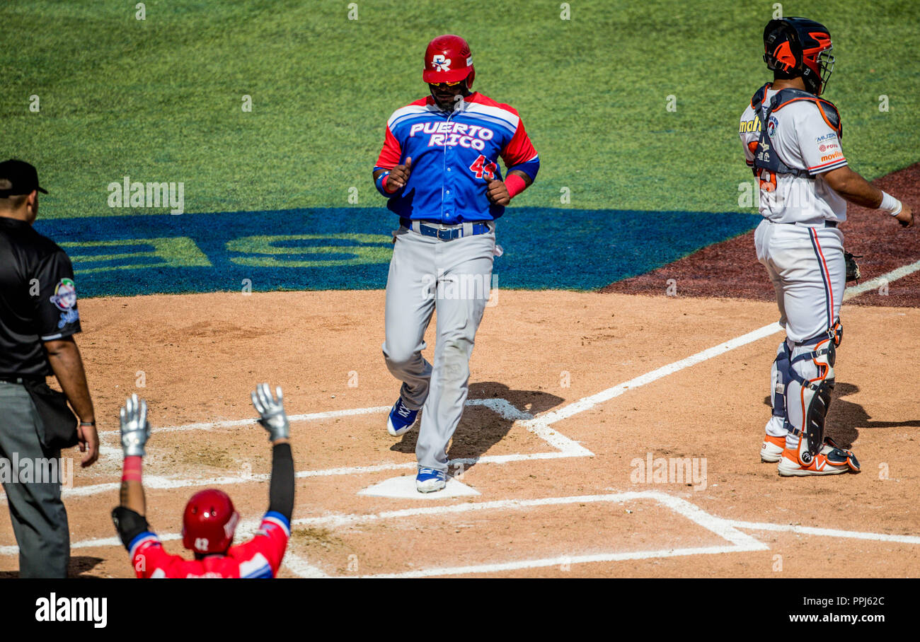 Anthony Garcia de Puerto Rico anota carrera. . Partido de beisbol de la Serie del Caribe con el Encuentro entre Caribes de Anzoátegui (de Venezuela c Banque D'Images